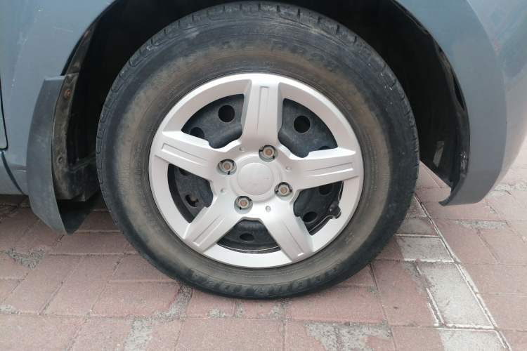 Used Wuling Hongguang 2014 1.5L Base Version Right Front Wheel Hub