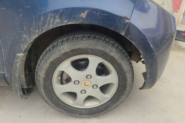 Used Wuling Hongguang 2014 1.2L Standard Model China IV Right Front Wheel Hub