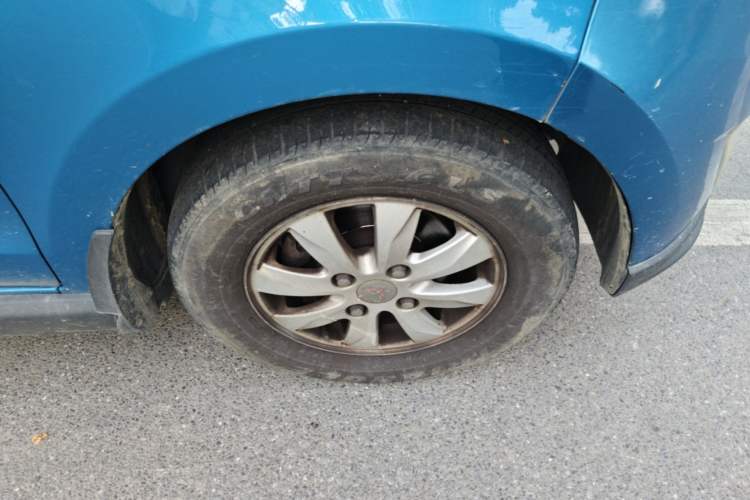 Used Wuling Hongguang 2014 1.2L S Comfort Model China IV Right Front Wheel Hub