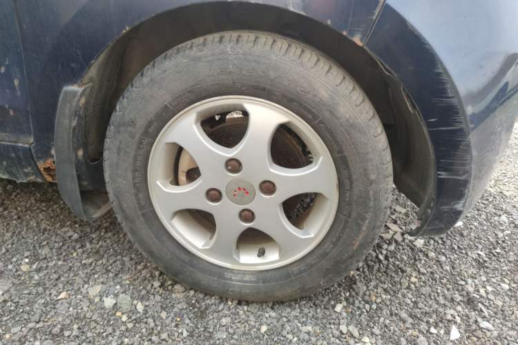 Used Wuling Hongguang 2014 1.2L Standard Model China IV Right Front Wheel Hub