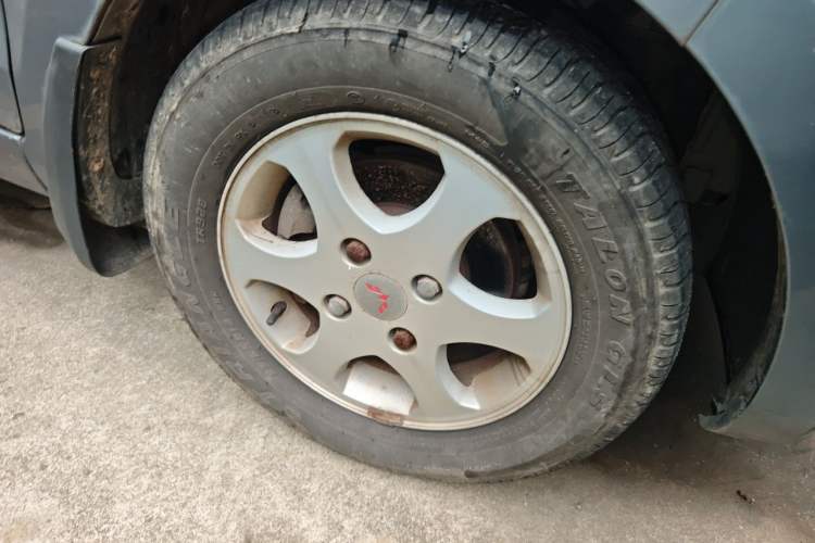 Used Wuling Hongguang 2014 1.5L Standard Version Right Front Wheel Hub