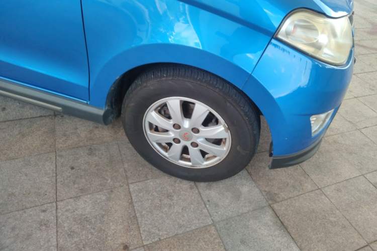 Used Wuling Hongguang 2014 1.5L S Luxury Model Right Front Wheel Hub