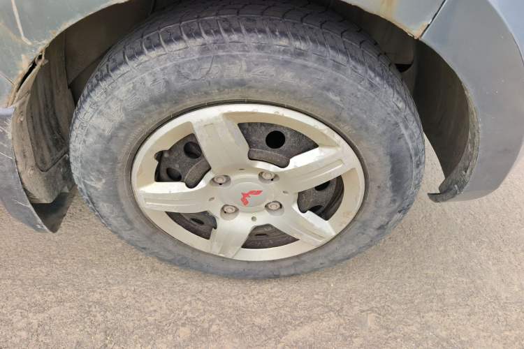 Used Wuling Hongguang 2014 1.2L Base Model China IV Right Front Wheel Hub
