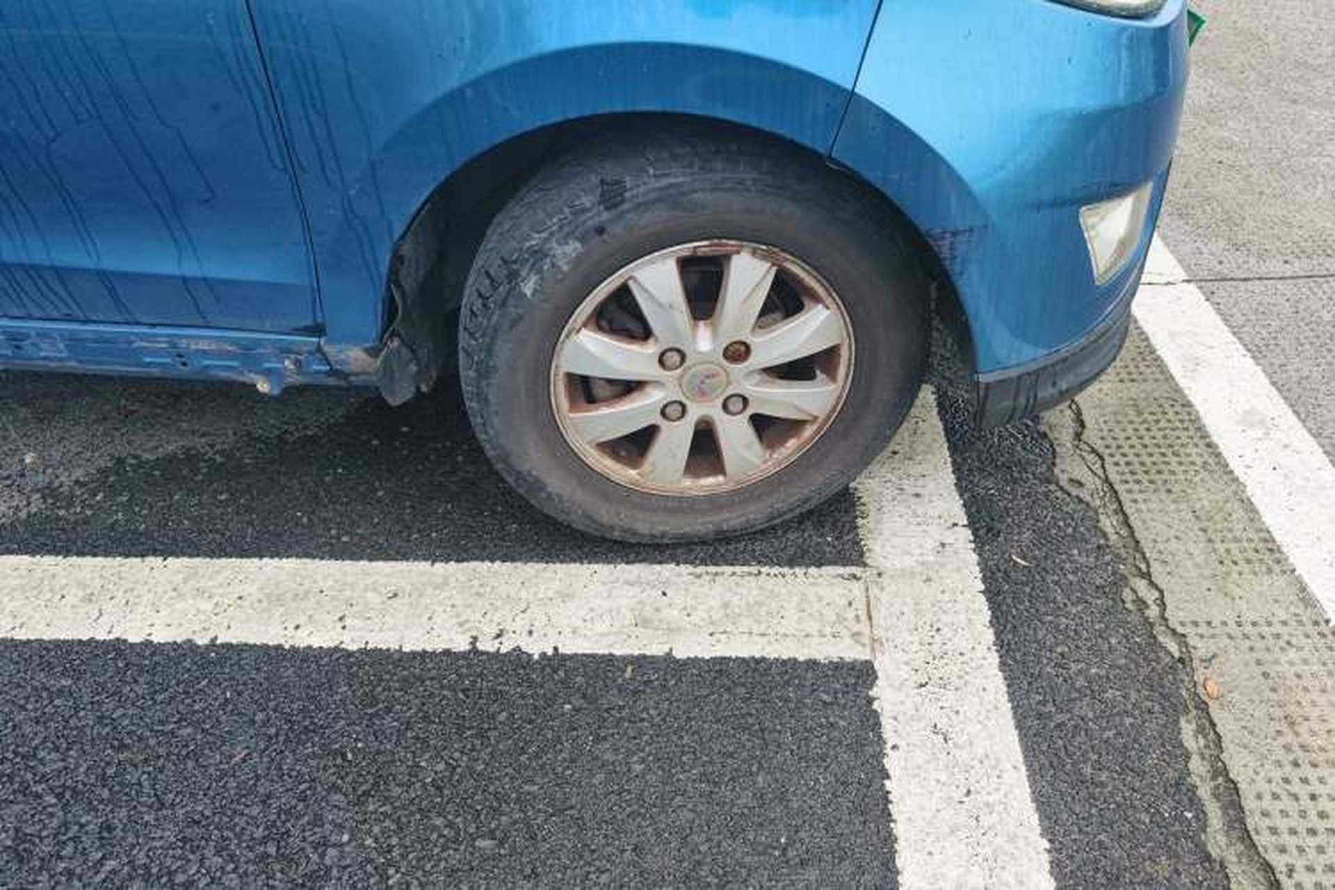 Used Wuling Hongguang 2014 1.5L S Comfort Model Right Front Wheel Hub