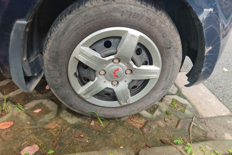 Used Wuling Hongguang 2014 1.5L Base Version Right Front Wheel Hub