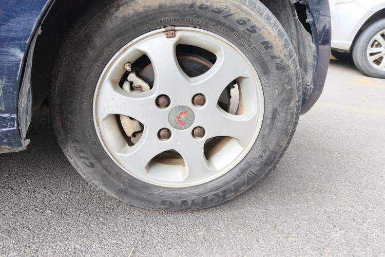 Used Wuling Hongguang 2014 1.2L Standard Model China IV Right Front Wheel Hub