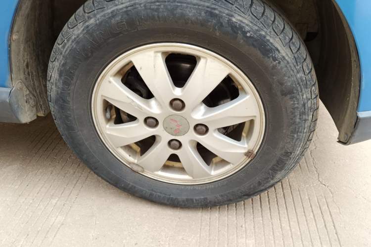 Used Wuling Hongguang 2014 1.5L S Luxury Model Right Front Wheel Hub