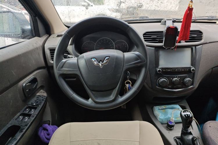 Used Wuling Hongguang 2014 1.2L Standard Model China IV Steering Wheel