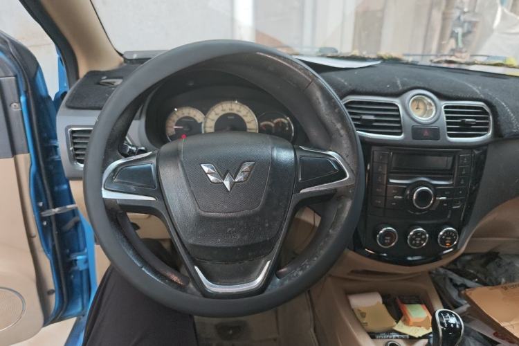 Used Wuling Hongguang 2014 1.5L S Comfort Model Steering Wheel
