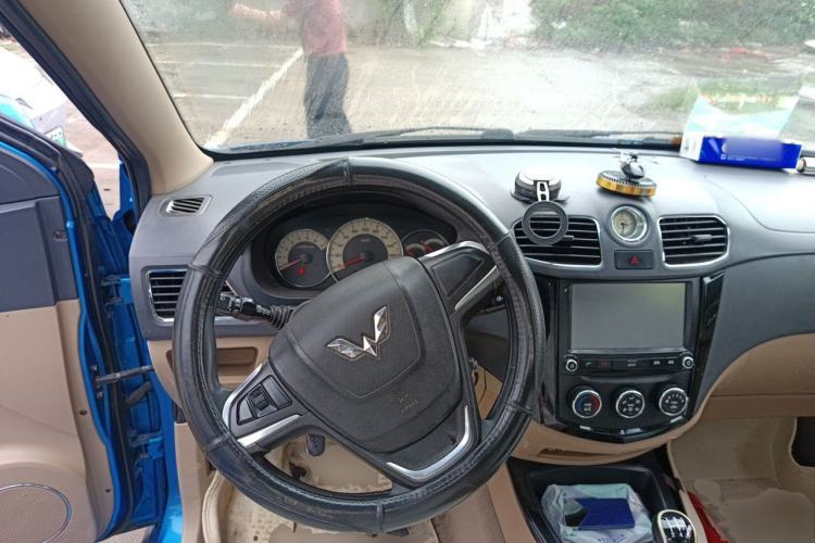 Used Wuling Hongguang 2014 1.5L S Luxury Model Steering Wheel