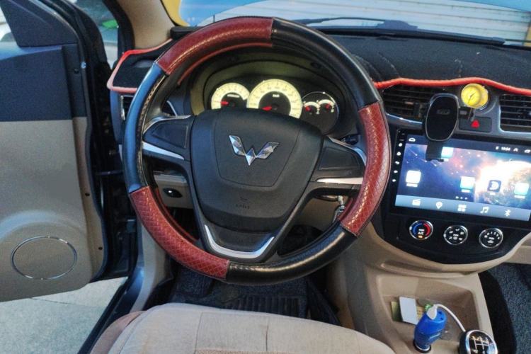 Used Wuling Hongguang 2014 1.5L S Standard Version Steering Wheel