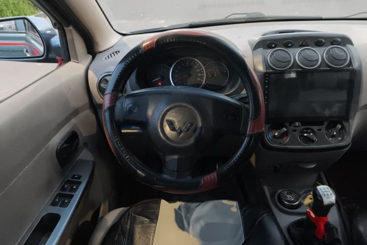 Used Wuling Hongguang 2014 1.2L S Standard Version China IV Standard Steering Wheel
