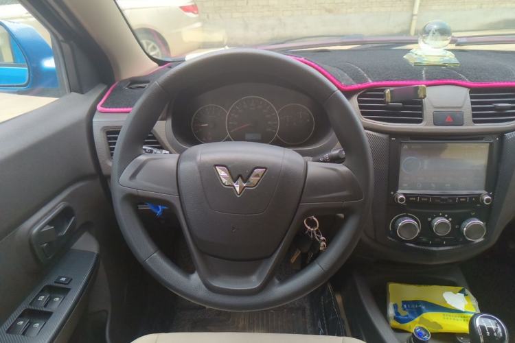 Used Wuling Hongguang 2014 1.5L S Standard Version Steering Wheel