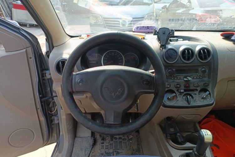 Used Wuling Hongguang 2014 1.2L Standard Model China IV Steering Wheel