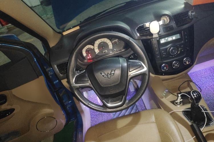 Used Wuling Hongguang 2014 1.5L S Comfort Model Steering Wheel