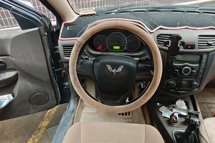 Used Wuling Hongguang 2014 1.5L Standard Version Steering Wheel