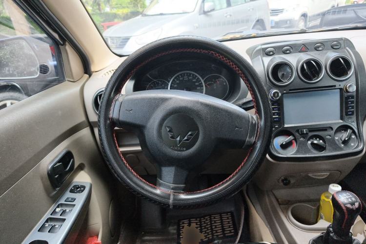 Used Wuling Hongguang 2014 1.2L Standard Model China IV Steering Wheel