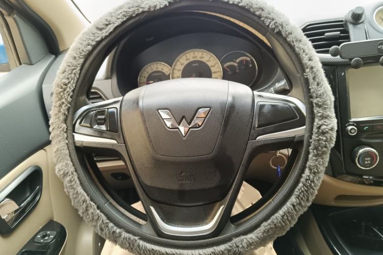 Used Wuling Hongguang 2014 1.5L S Luxury Model Steering Wheel