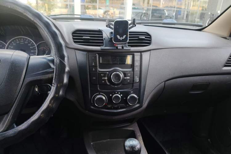 Used Wuling Hongguang 2014 1.5L S Standard Version Audio And AC Panel