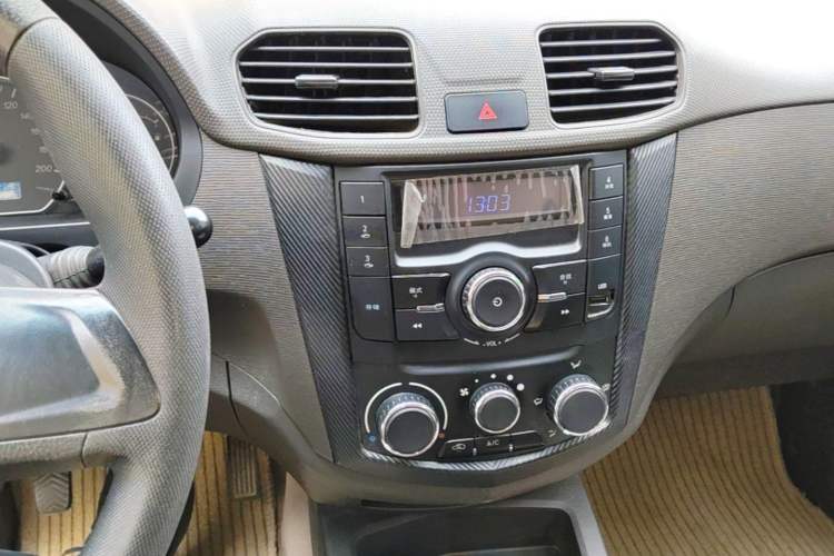 Used Wuling Hongguang 2014 1.5L S Standard Version Audio And AC Panel