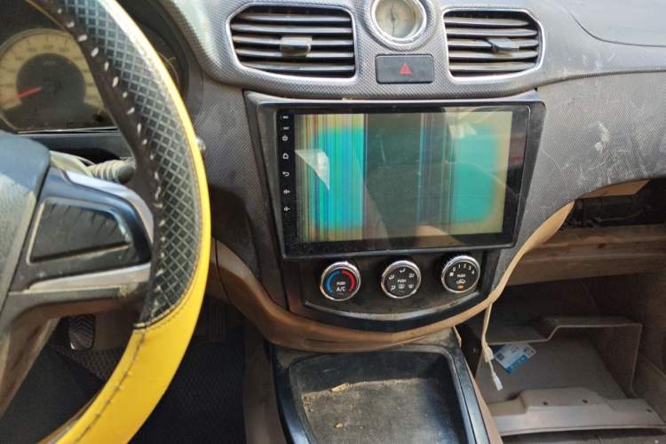 Used Wuling Hongguang 2014 1.5L S Luxury Model Audio And AC Panel