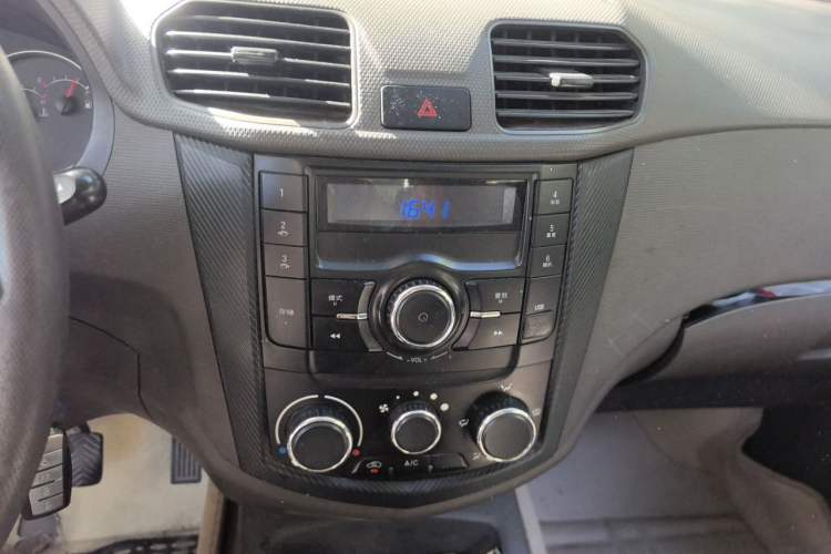 Used Wuling Hongguang 2014 1.5L S Standard Version Audio And AC Panel