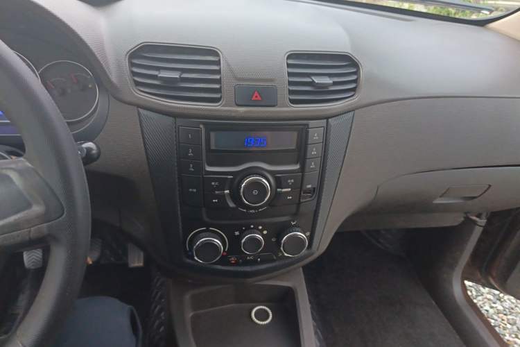 Used Wuling Hongguang 2014 1.5L S Standard Version Audio And AC Panel