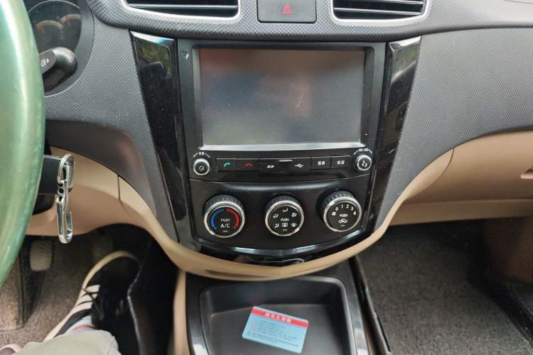 Used Wuling Hongguang 2014 1.5L S Luxury Model Audio And AC Panel