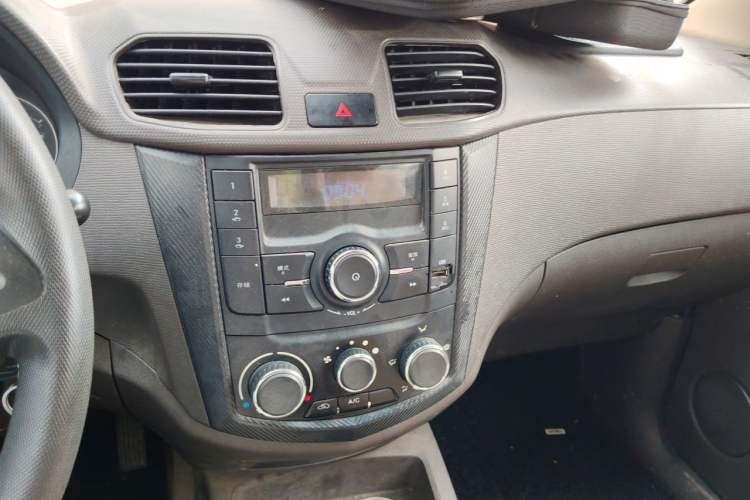 Used Wuling Hongguang 2014 1.5L S Standard Version Audio And AC Panel