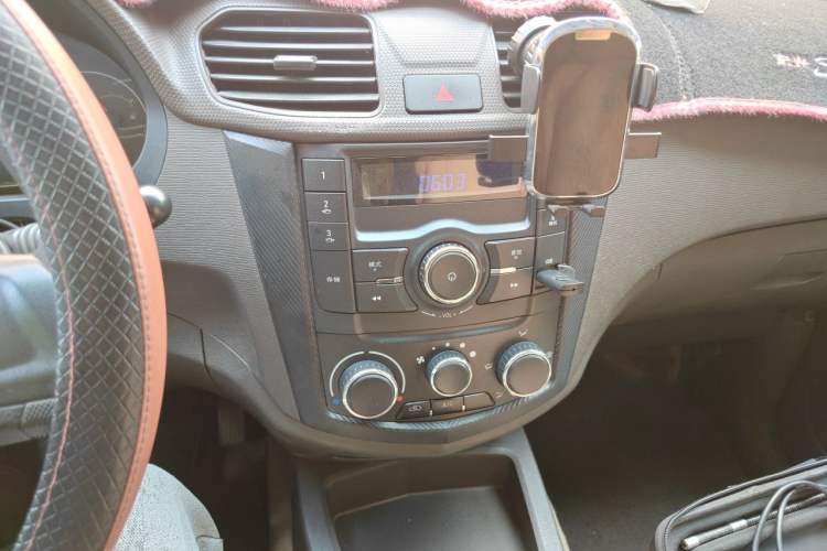 Used Wuling Hongguang 2014 1.5L S Standard Version Audio And AC Panel