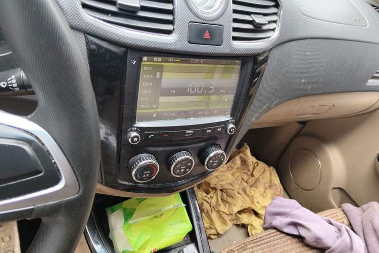 Used Wuling Hongguang 2014 1.5L S Luxury Model Audio And AC Panel