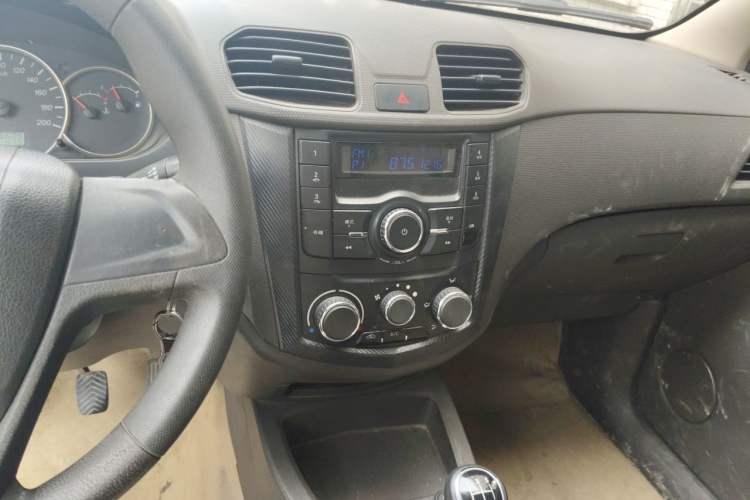 Used Wuling Hongguang 2014 1.5L S Standard Version Audio And AC Panel