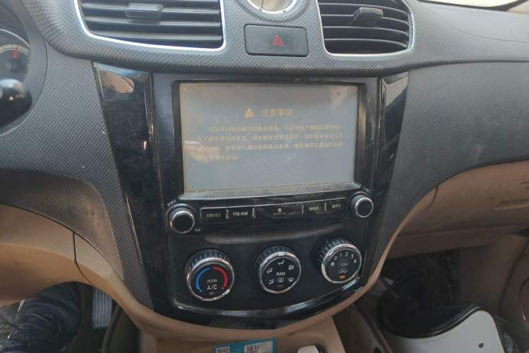 Used Wuling Hongguang 2014 1.2L S Comfort Model China IV Audio And AC Panel