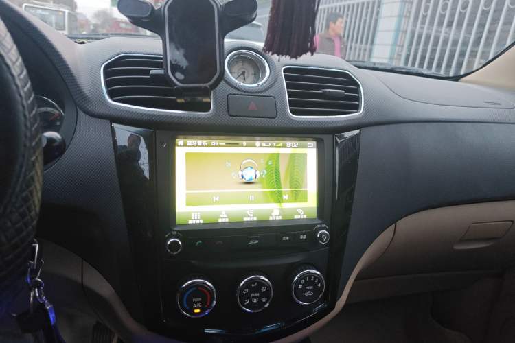 Used Wuling Hongguang 2014 1.5L S Luxury Model Audio And AC Panel