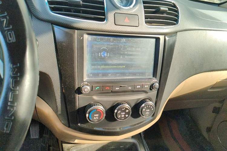 Used Wuling Hongguang 2014 1.5L S Luxury Model Audio And AC Panel