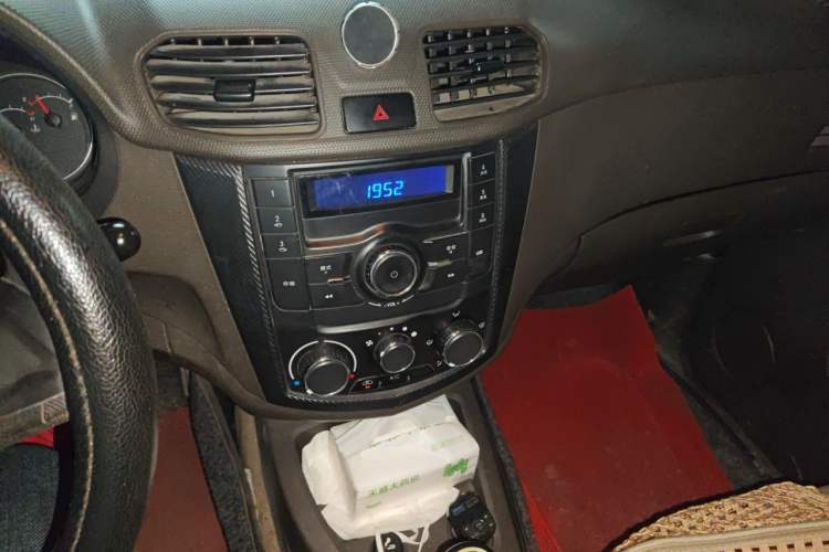 Used Wuling Hongguang 2014 1.5L S Standard Version Audio And AC Panel