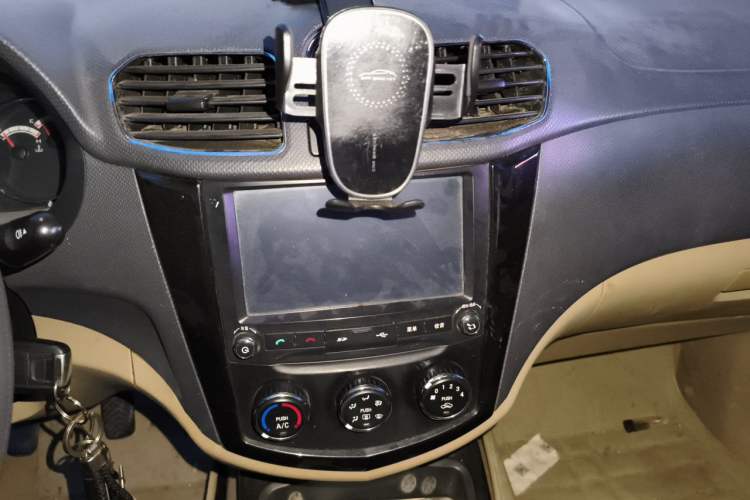 Used Wuling Hongguang 2014 1.5L S Luxury Model Audio And AC Panel