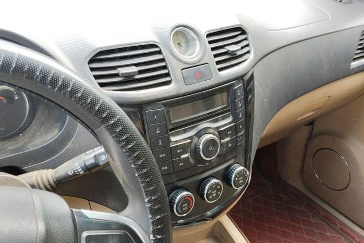 Used Wuling Hongguang 2014 1.5L S Comfort Model Audio And AC Panel