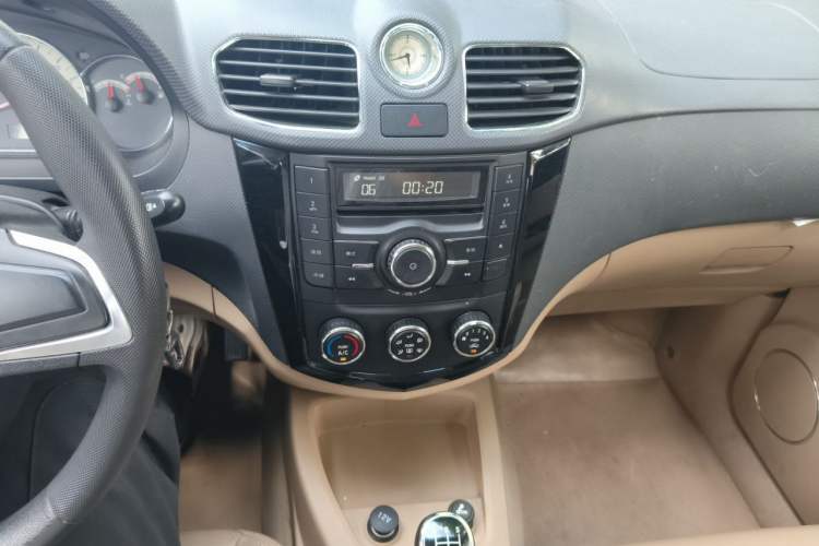 Used Wuling Hongguang 2014 1.5L S Comfort Model Audio And AC Panel