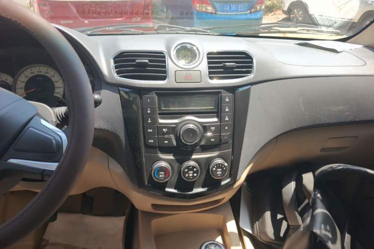 Used Wuling Hongguang 2014 1.5L S Comfort Model Audio And AC Panel