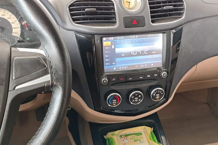 Used Wuling Hongguang 2014 1.5L S Luxury Model Audio And AC Panel