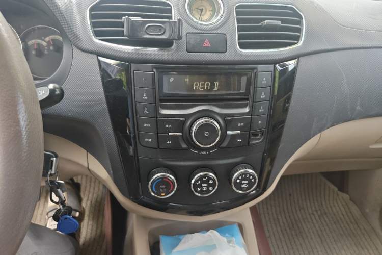 Used Wuling Hongguang 2014 1.5L S Comfort Model Audio And AC Panel