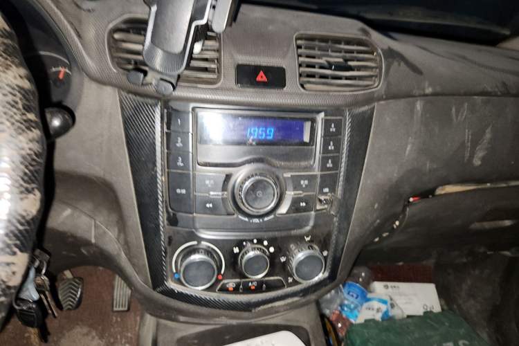 Used Wuling Hongguang 2014 1.5L S Standard Version Audio And AC Panel