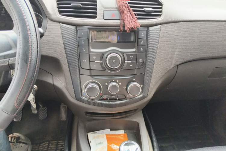 Used Wuling Hongguang 2014 1.5L S Standard Version Audio And AC Panel
