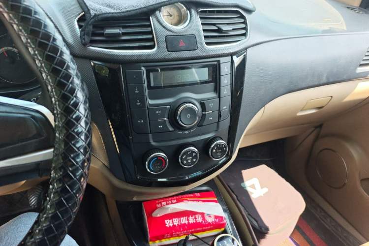 Used Wuling Hongguang 2014 1.5L S Standard Version Audio And AC Panel