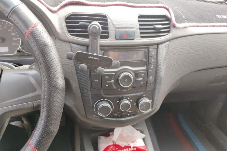 Used Wuling Hongguang 2014 1.5L S Standard Version Audio And AC Panel