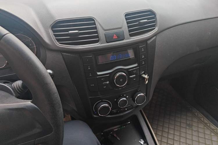 Used Wuling Hongguang 2014 1.5L S Standard Version Audio And AC Panel