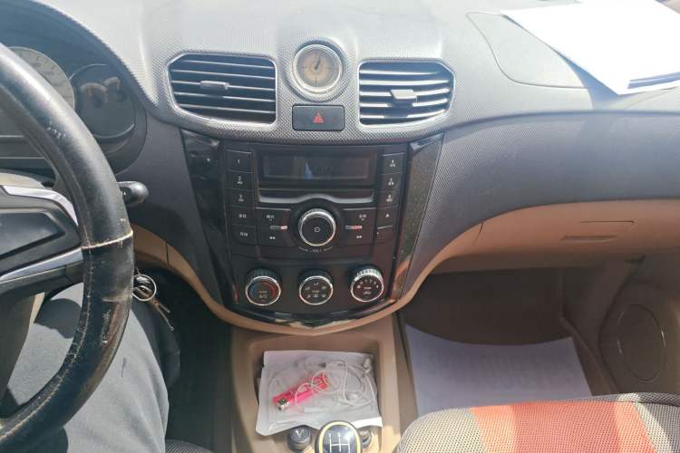 Used Wuling Hongguang 2014 1.5L S Comfort Model Audio And AC Panel