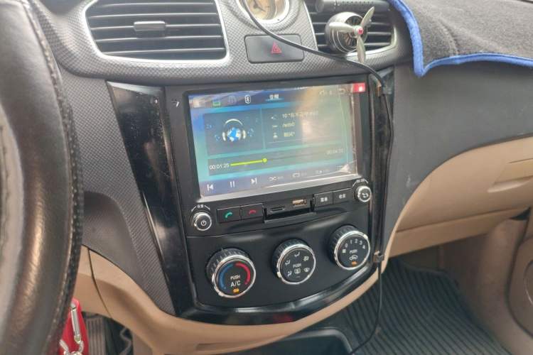 Used Wuling Hongguang 2014 1.5L S Luxury Model Audio And AC Panel