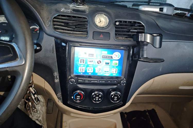 Used Wuling Hongguang 2014 1.5L S Comfort Model Audio And AC Panel